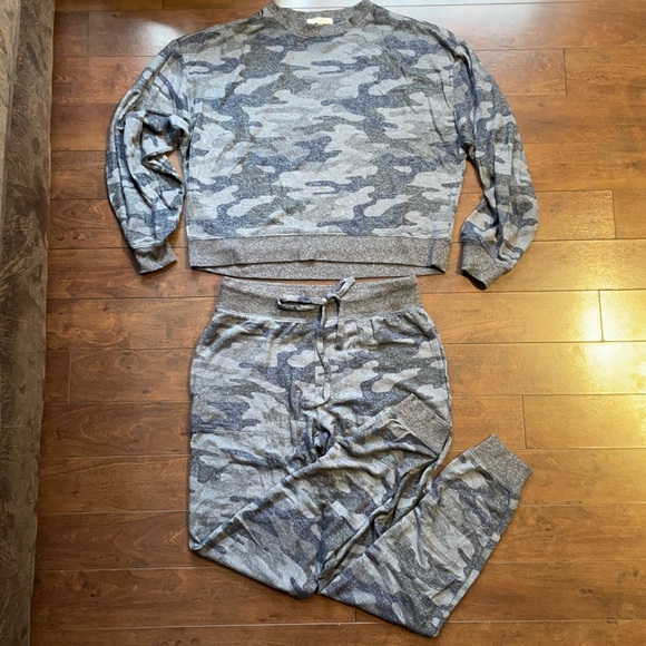 Z Supply Zoa Camo Marled Top and Joggers Set - Picture 2 of 7